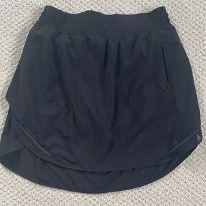 Lululemon Hottie Hot high rise Black Skort, size 8